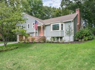 16 Mayflower Rd, Winchester, MA 01890
