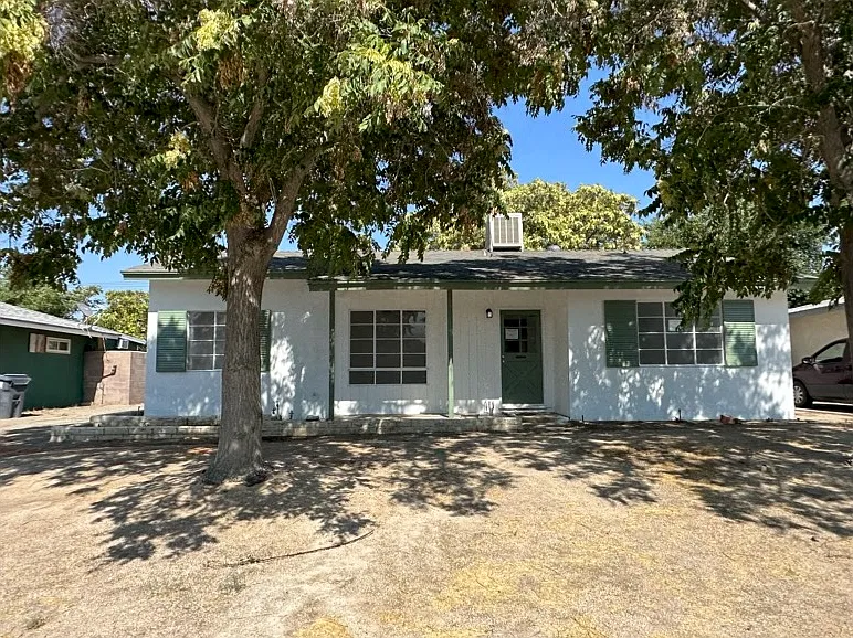 3 bed, 1064 sqft, $2,600 — Photo 1