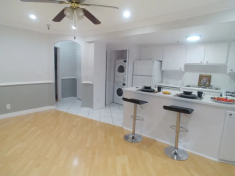 Five Star Suites — Photo 25