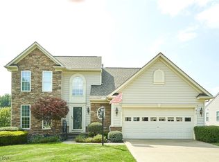 812 Willow Creek Dr, Akron, OH 44333