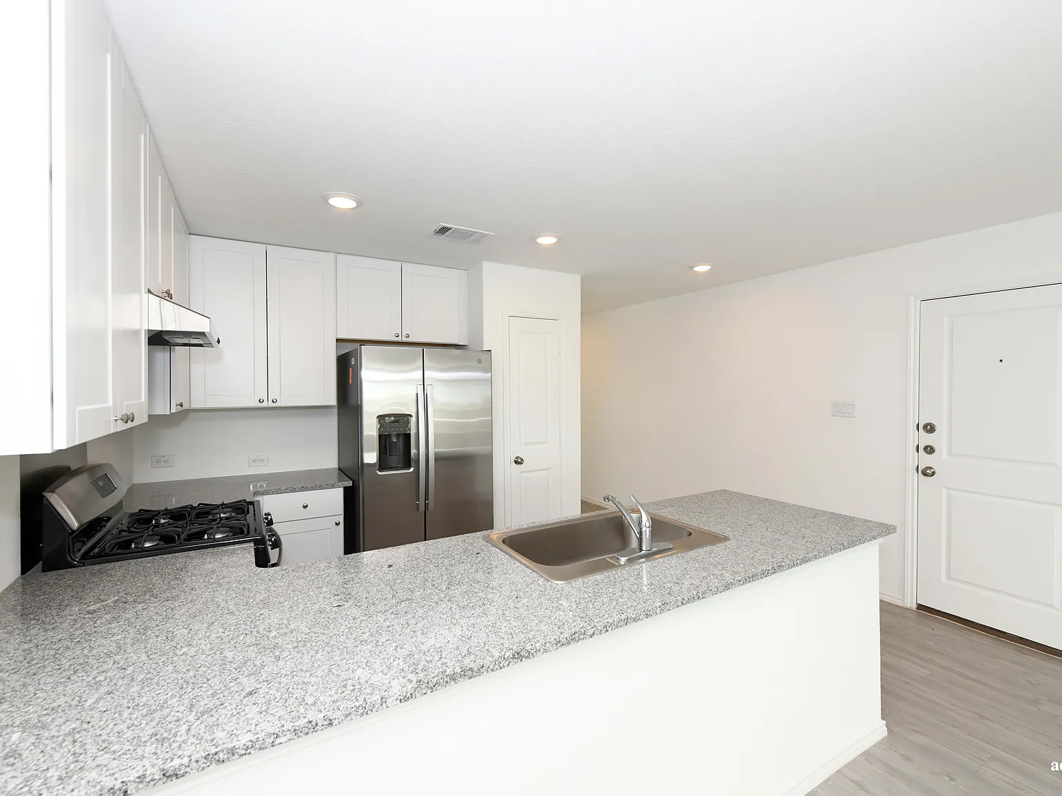 4 bed, 2.5 bath, 1874 sqft, $1,995 — Photo 4