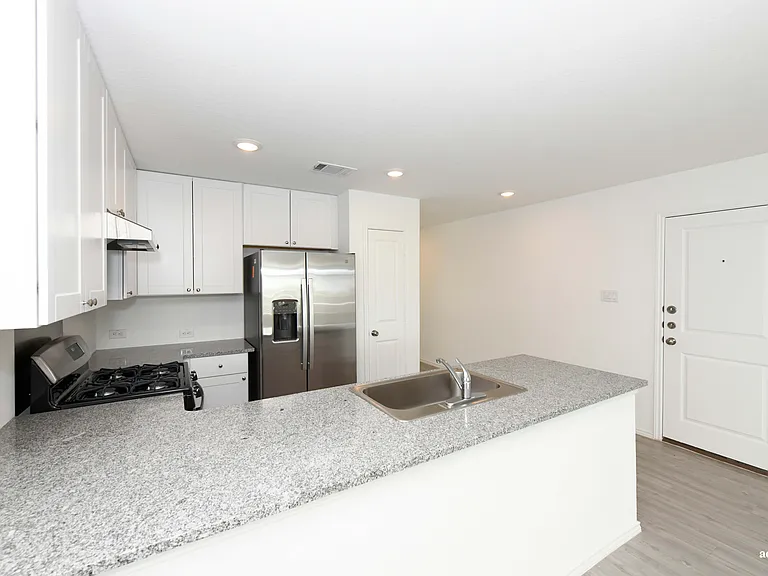 1059 Finesse Ln — Photo 4