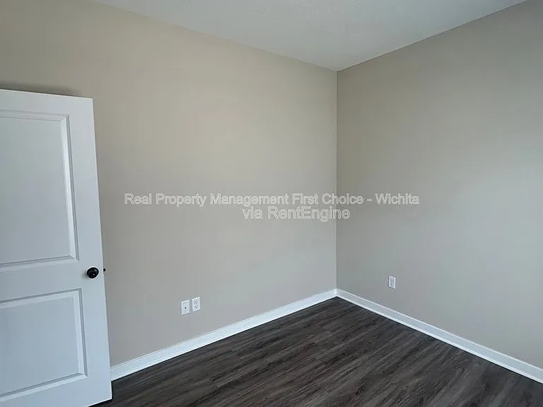 1736 E Decarsky Ct — Photo 25