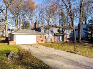 2428 Lanergan Dr, Troy, MI