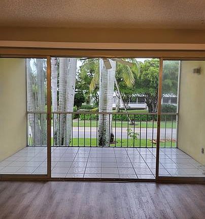 4th image of 900 8th Ave S #204