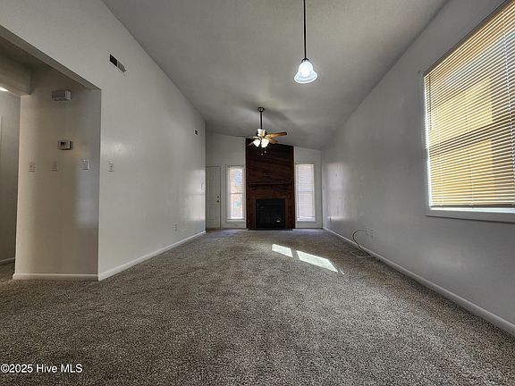 3rd image of 158 Village Cir