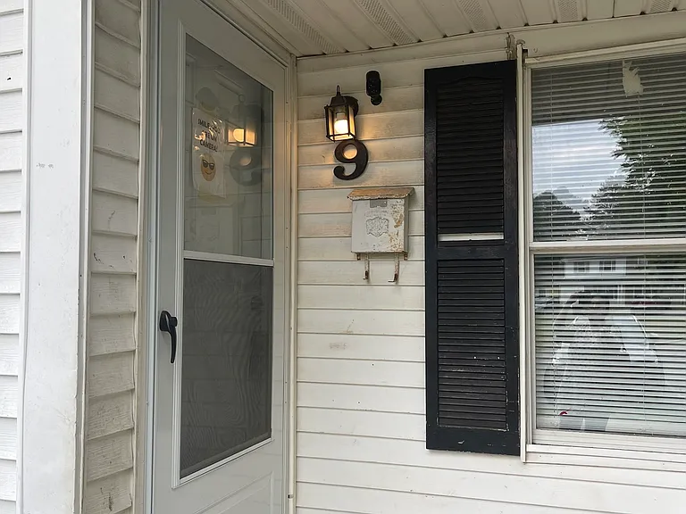 9 Marcia Ct #9 — Photo 2