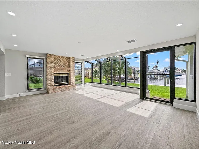 540 Albatross St — Photo 22