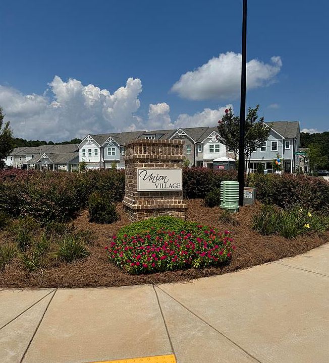 1st image of 356 Sinclair Ct