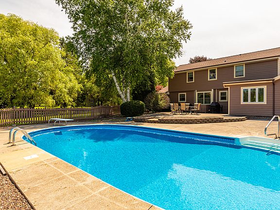 5th image of 2022 Deerfield Dr