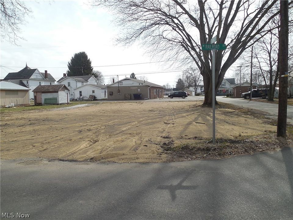 1st image of 121 W Railroad St
