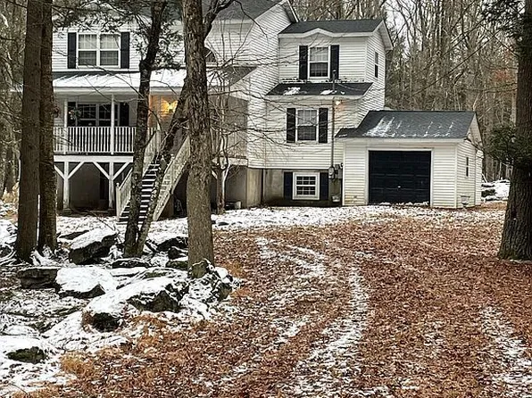 224 Eagle Rock Rd, Lackawaxen, PA 18435