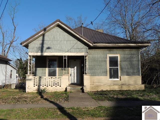1st image of 422 S 11th St