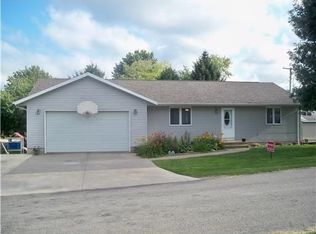 555 6th St N, Central City, IA 52214