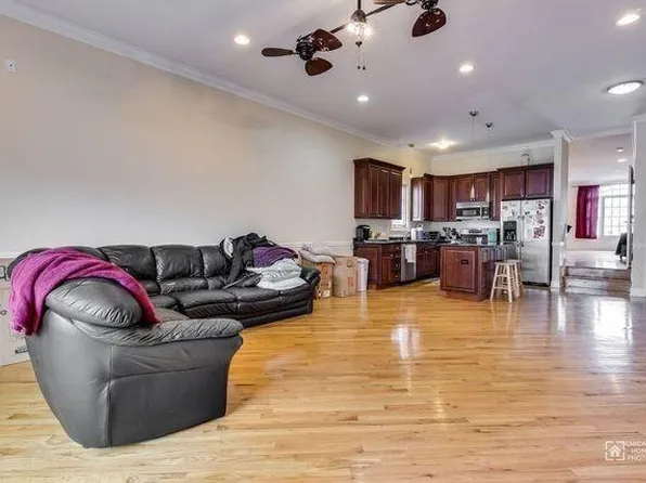 2904 N Washtenaw Ave, Chicago, IL 60618