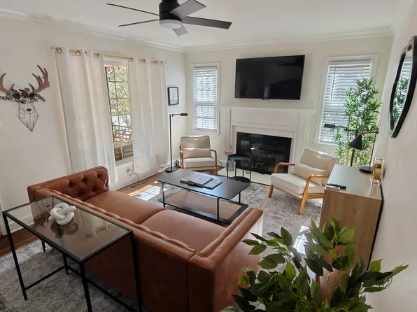 542 Ambassador St, Charlotte, NC 28208