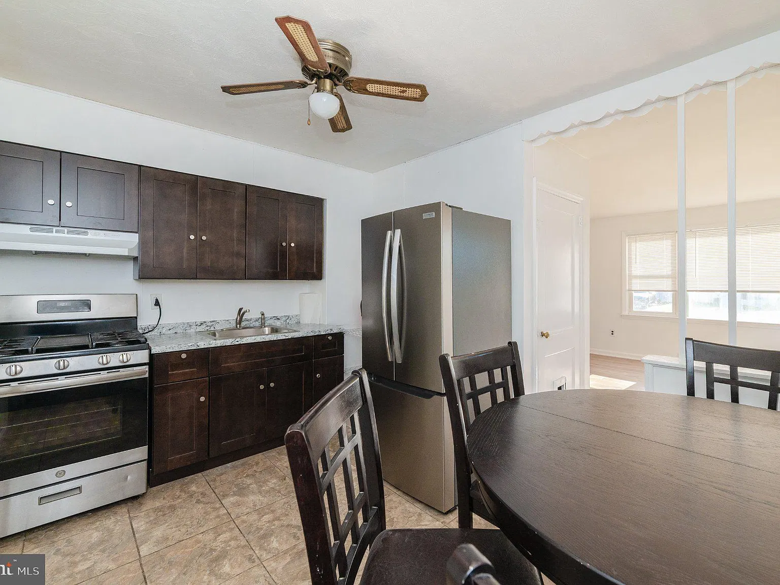 3 bed, 1.0 bath, 1163 sqft, $2,500 — Photo 4