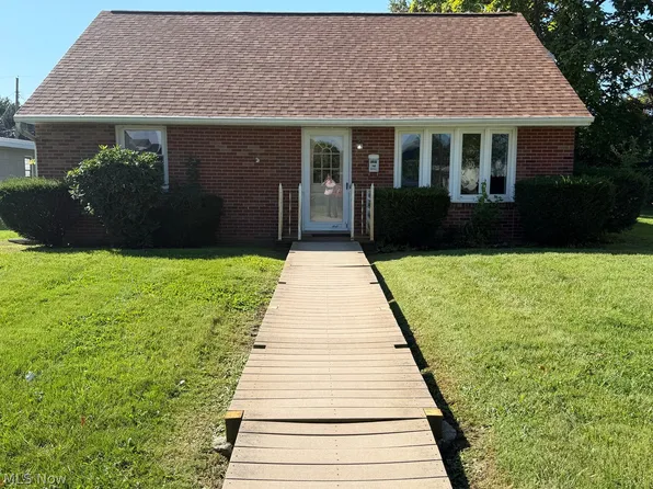1128 Schell Ave NW, New Philadelphia, OH 44663