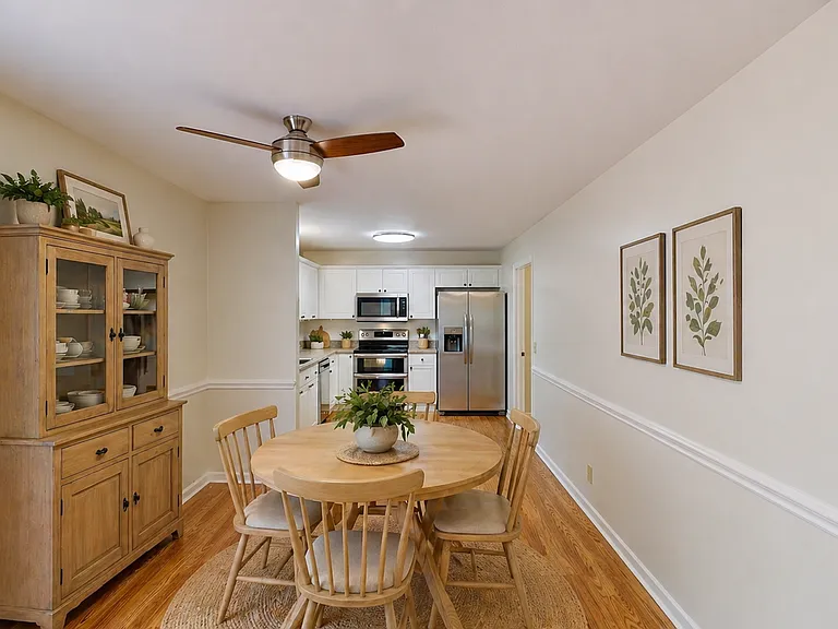 424 Eisenhower Dr — Photo 4