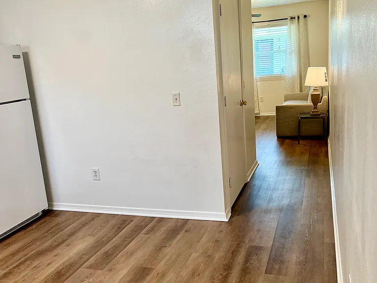 813 SE G St #A — Photo 5