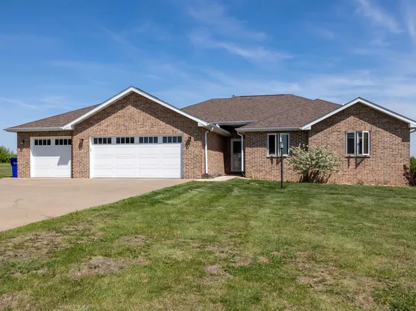 10500 Black Walnut Ct, Peosta, IA 52068