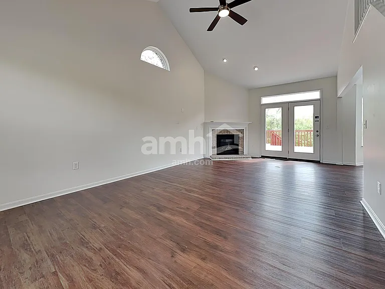 2831 Coachlight Ln — Photo 9