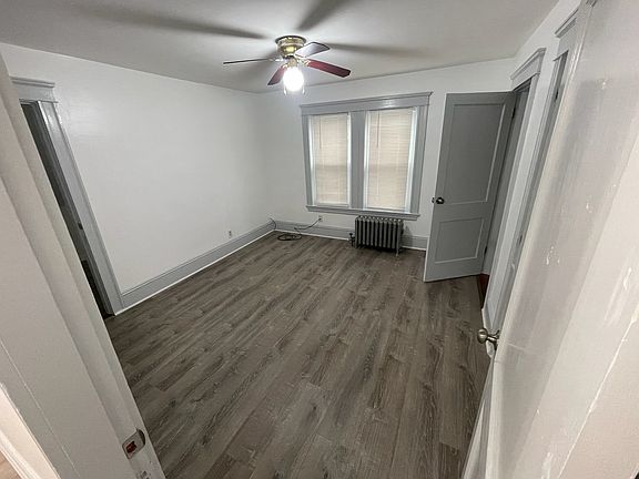 4th image of 32 Willard St #2