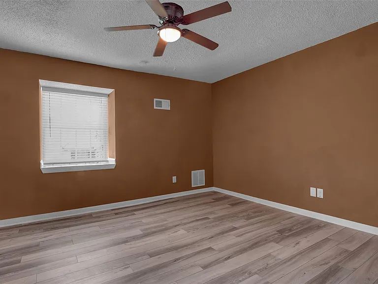 5002 Blue Spruce Cir #C — Photo 12
