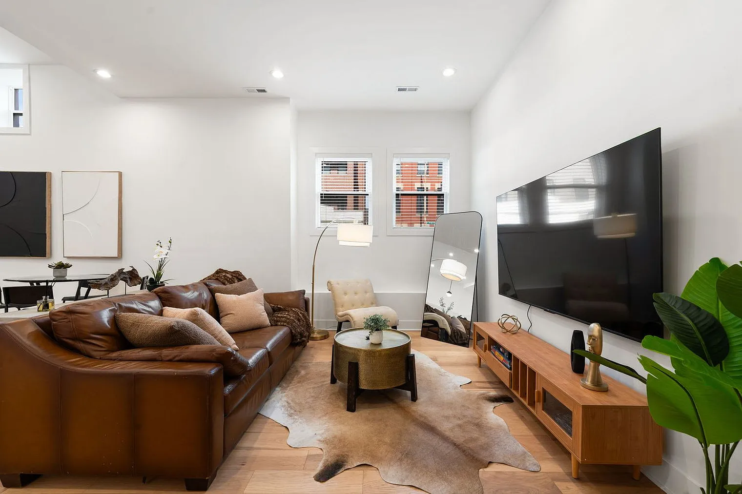 2 bed, 2.0 bath, 990 sqft, $4,056 — Photo 1