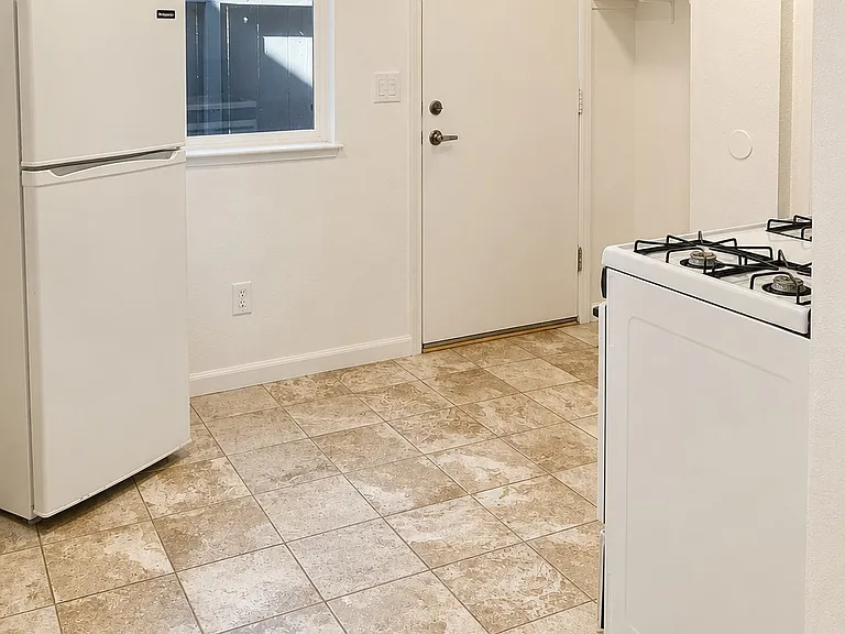 Pruneyard Garden Apartments — Photo 24