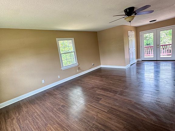 5th image of 2313 Riverhill Dr