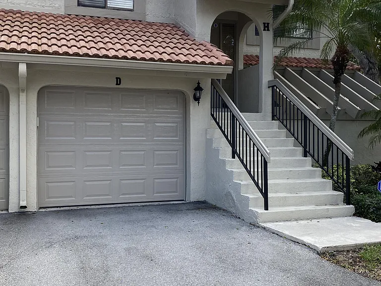 5621 Coach House Cir #D — Photo 2