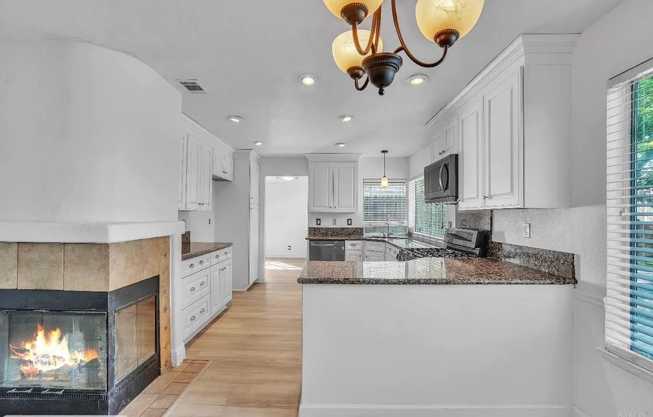 4 bed, 1972 sqft, $4,000 — Photo 3