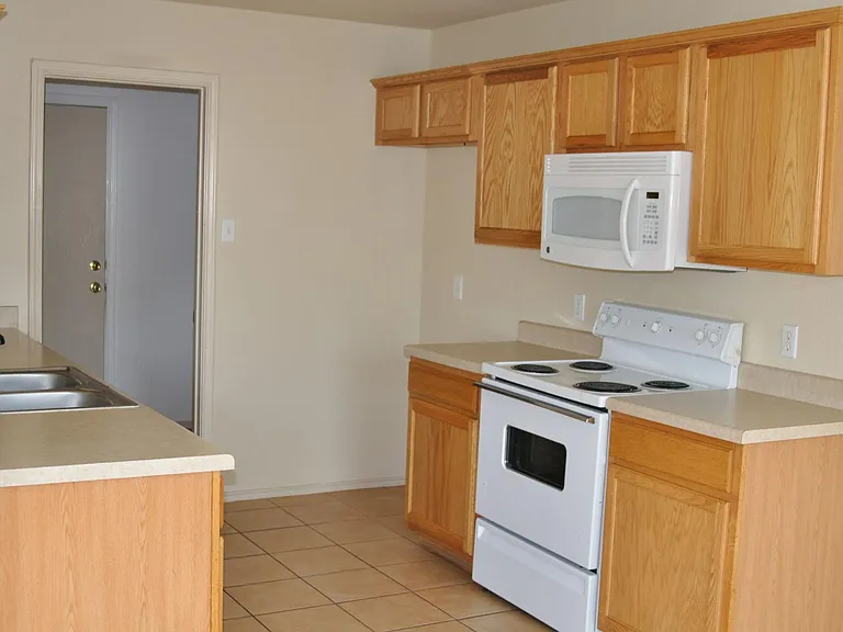 12913 Thomas Jefferson St — Photo 6