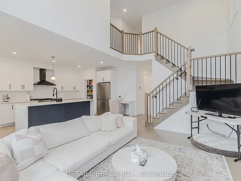 67 Viceroy Mews — Photo 17