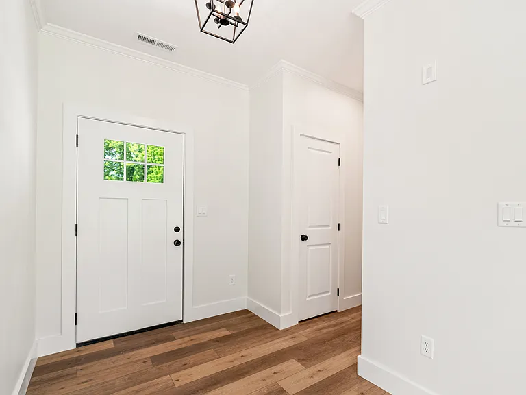 5706 Zurich Way — Photo 1