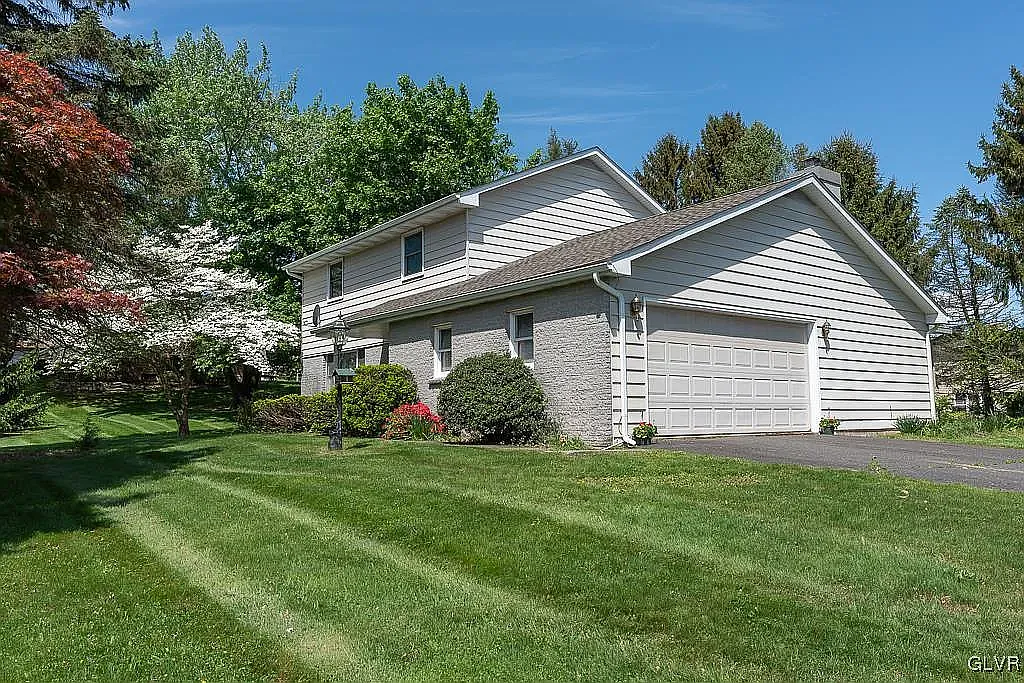 4 bed, 2.5 bath, 1875 sqft, $2,690 — Photo 1