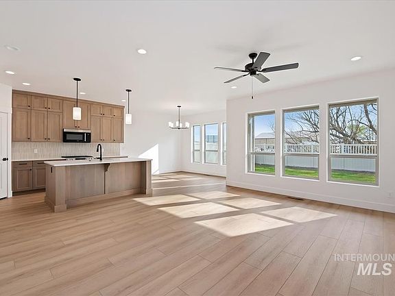 2nd image of 4207 Tropic Way
