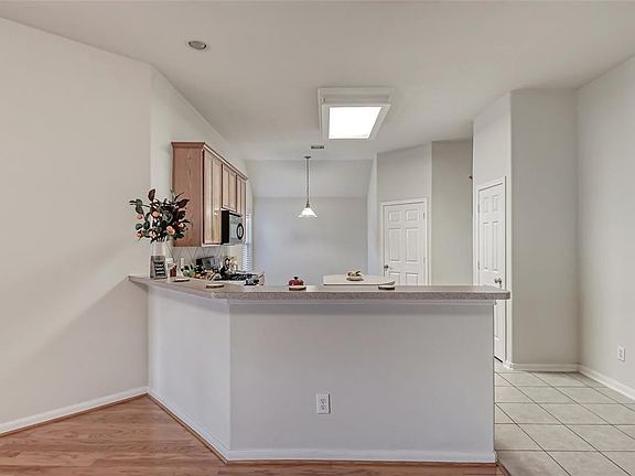 5th image of 15923 W Bellefontaine Way
