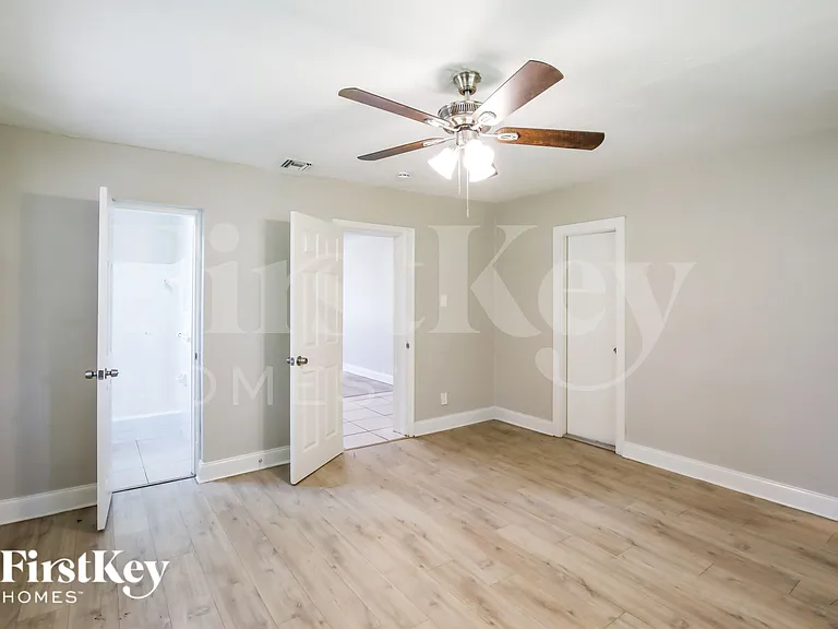 1121 NW 23rd Ter — Photo 12