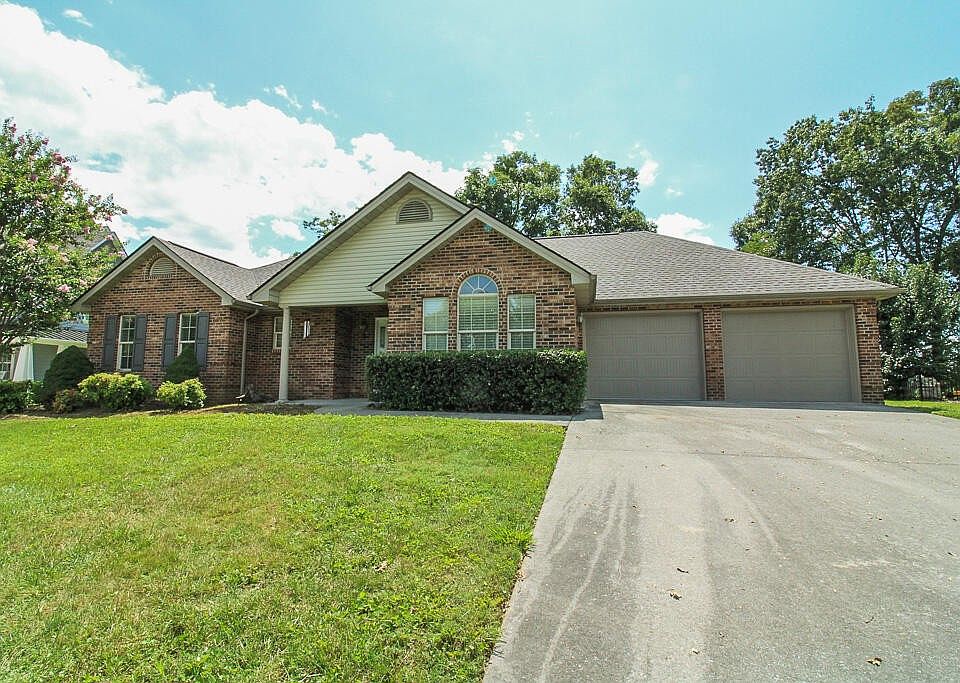 1st image of 325 Riverdale Dr