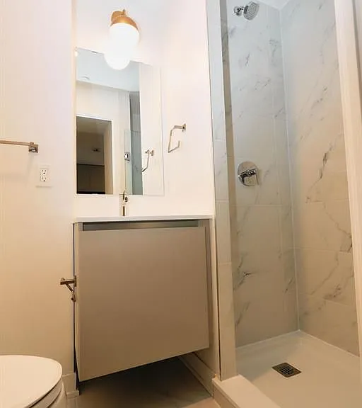 395 Dundas St W #822 — Photo 32