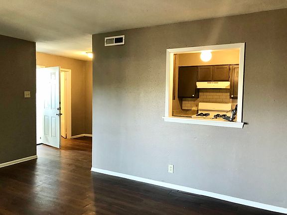 3rd image of 2501 Mission Hill Dr