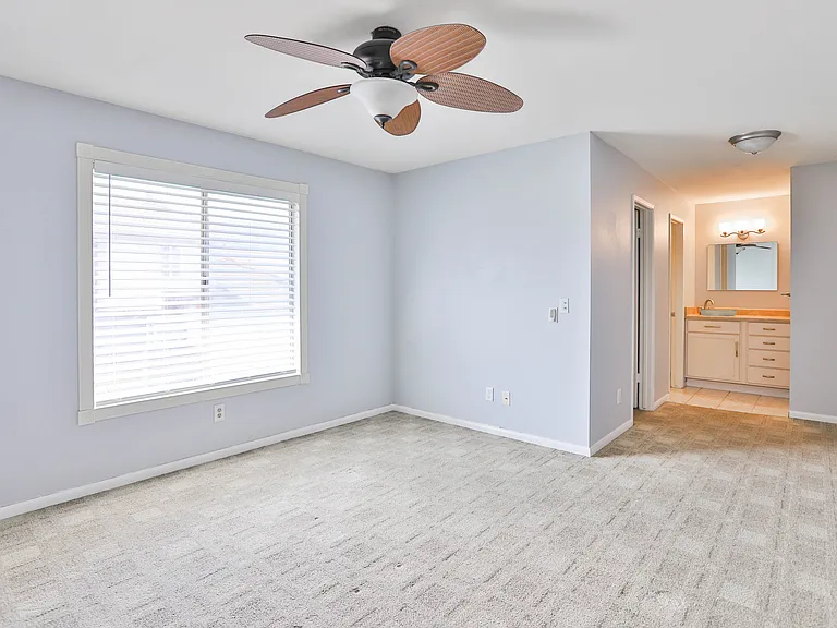 1300 Brentwood Cir #D — Photo 9