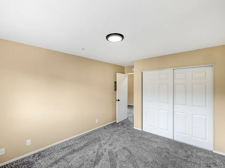 The Gables Apartments — Photo 35
