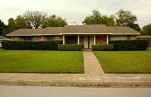 1st image of 305 Brook Hollow Dr