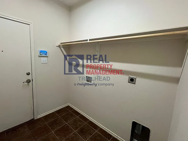 3929 Eaglerun Dr — Photo 25