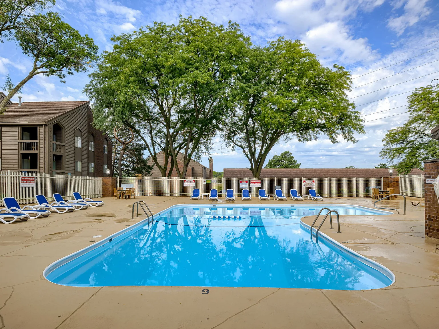 Lake Candlewood Apartments — Photo 3