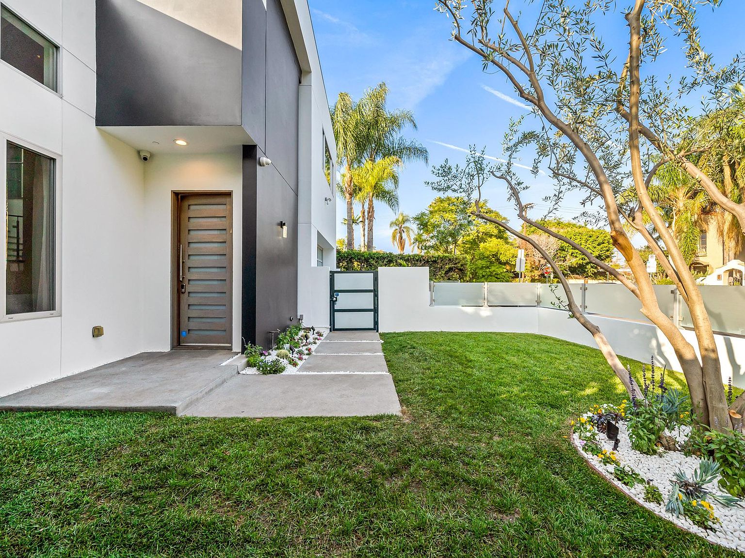 Los Angeles, CA 90048