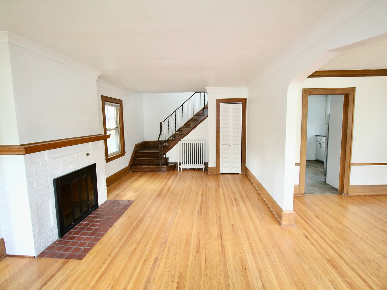 5 bed, 1947 sqft, $2,750 — Photo 2
